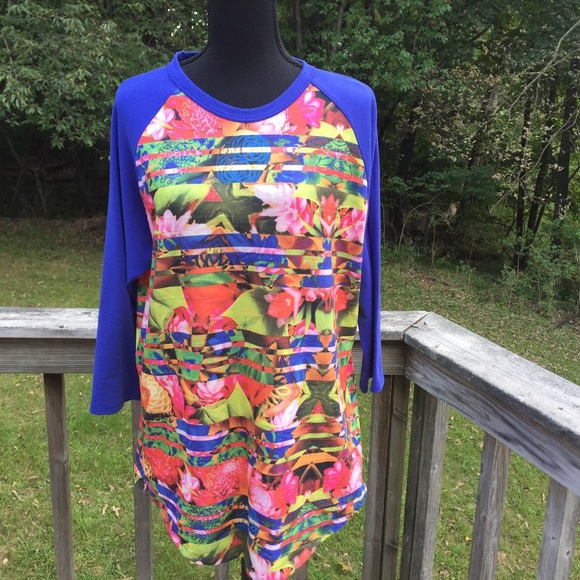 LuLaRoe Tops - LuLaRoe Classic T